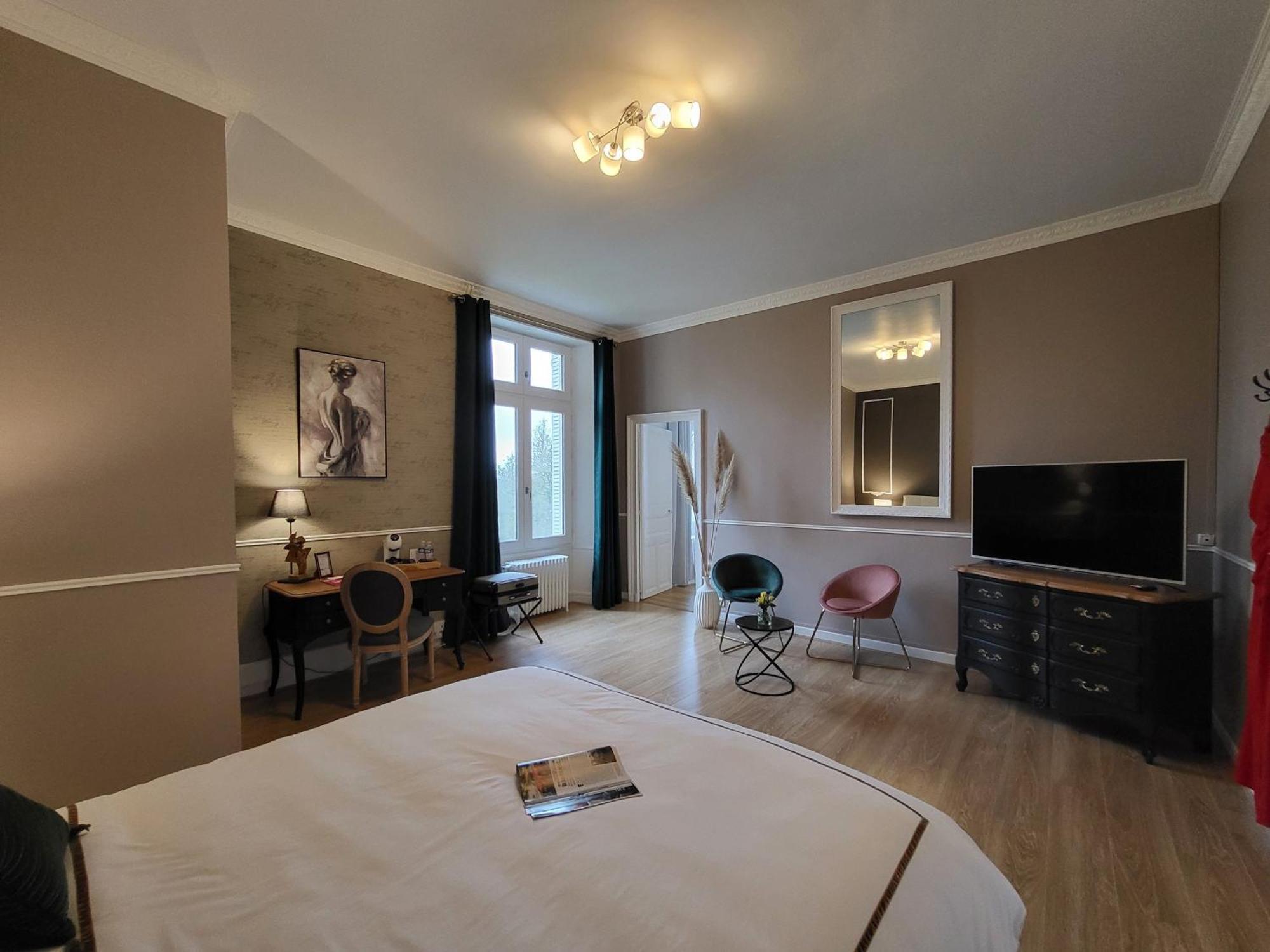Sejour De Charme Au Chateau Avec Petit-Dejeuner Et Parking - Fr-1-591-705 Cluis Exteriér fotografie