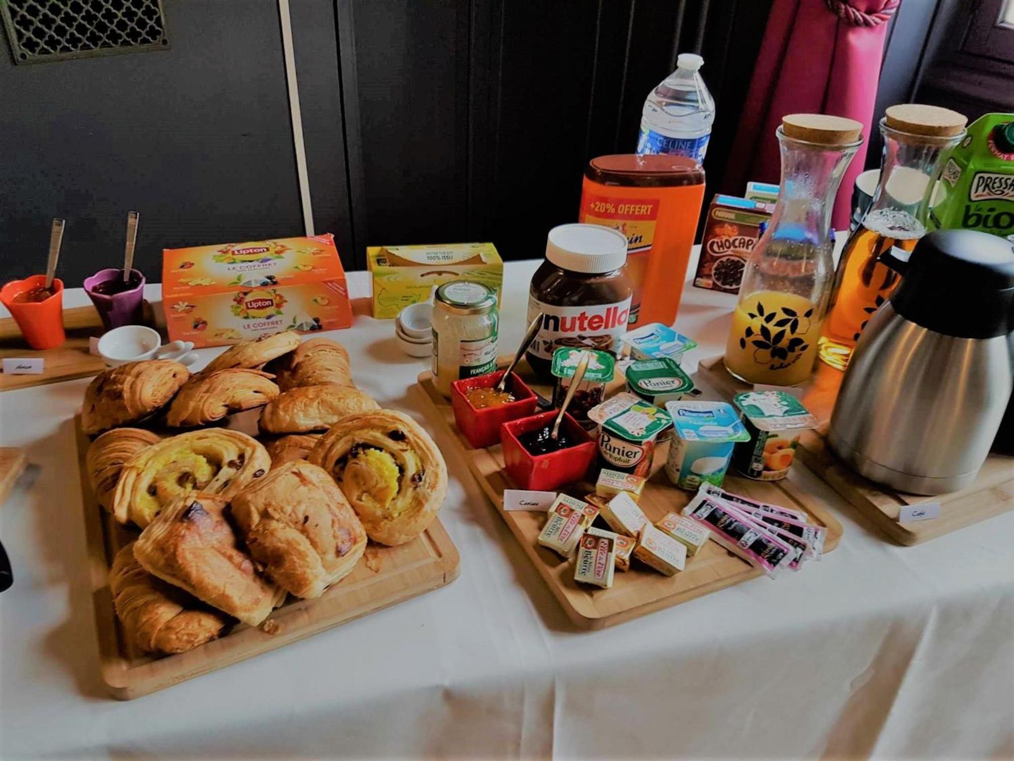 Sejour De Charme Au Chateau Avec Petit-Dejeuner Et Parking - Fr-1-591-705 Cluis Exteriér fotografie