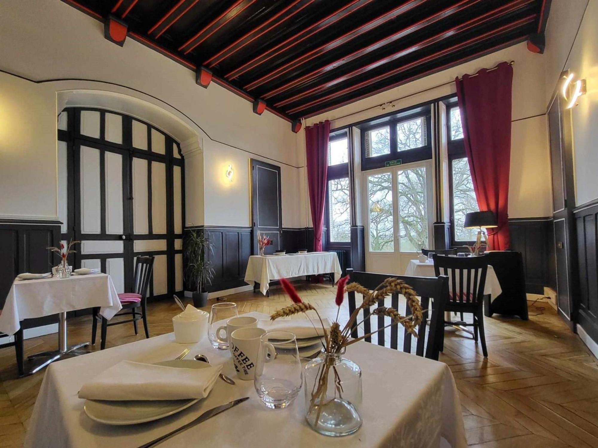 Sejour De Charme Au Chateau Avec Petit-Dejeuner Et Parking - Fr-1-591-705 Cluis Exteriér fotografie