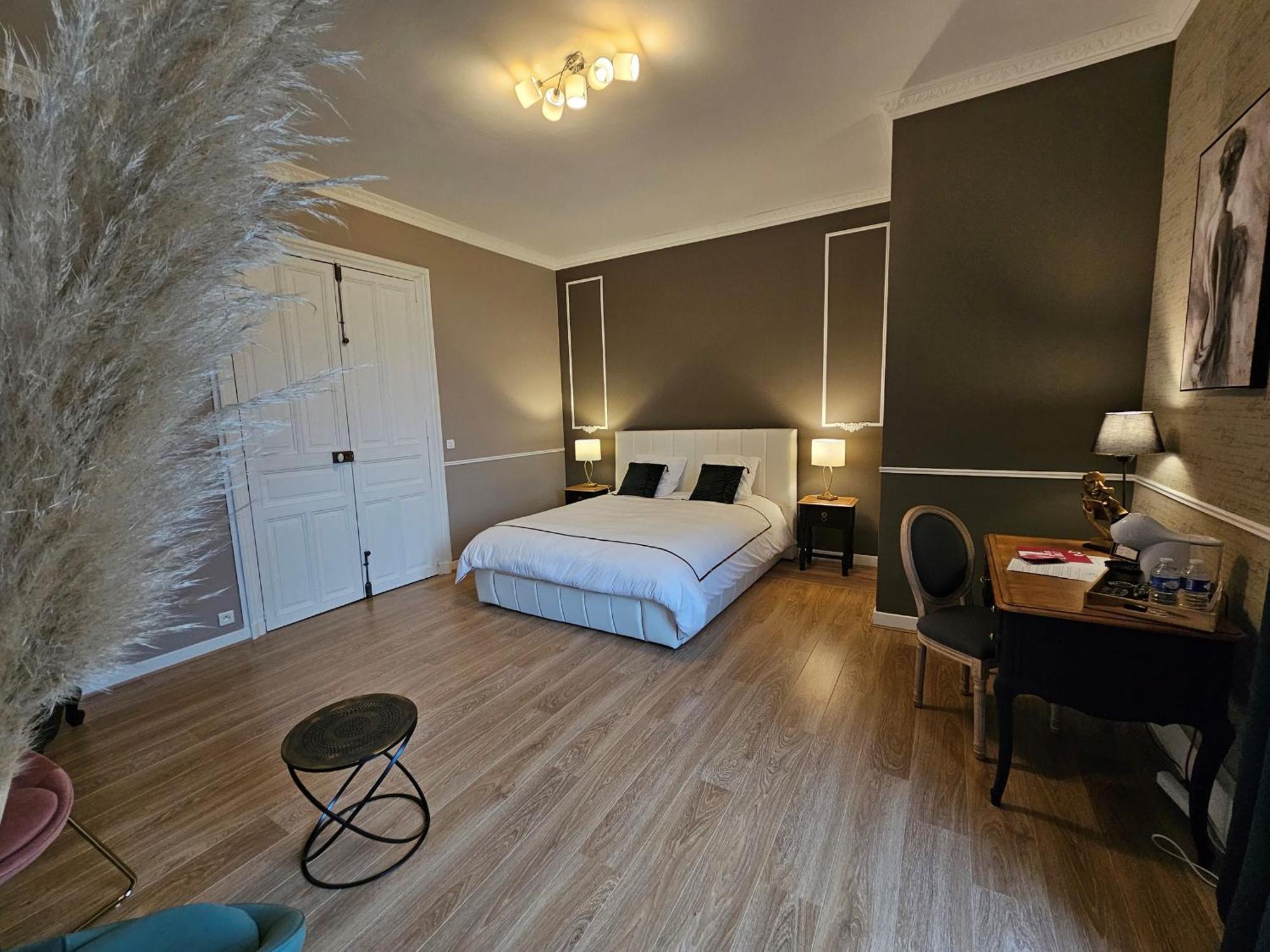 Sejour De Charme Au Chateau Avec Petit-Dejeuner Et Parking - Fr-1-591-705 Cluis Exteriér fotografie